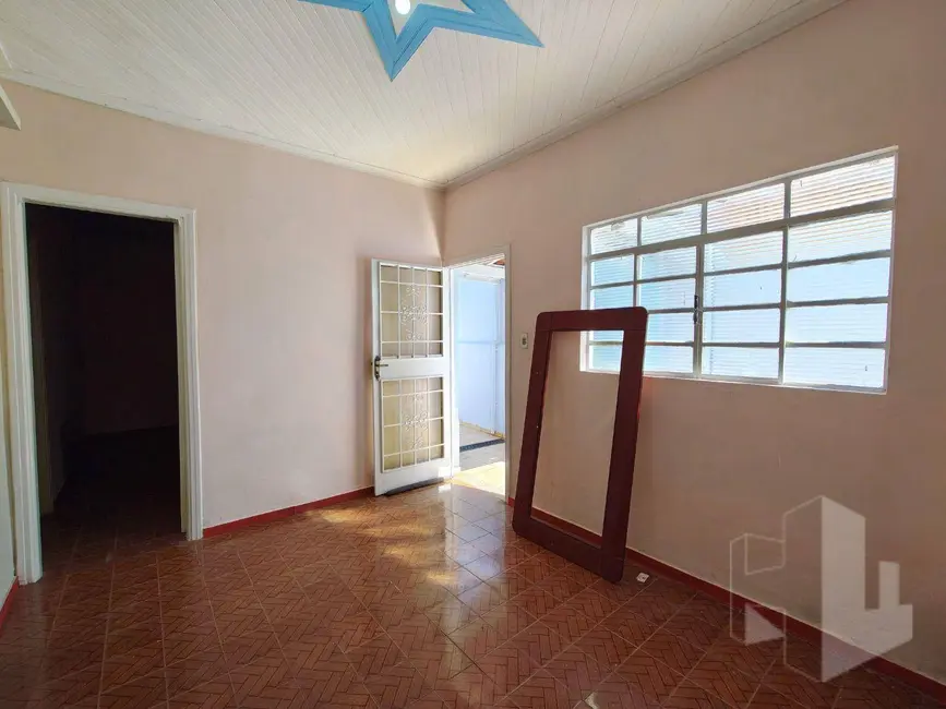 Casa com 3 quartos para alugar, 200m2 em Centro, Jau - SP - imagem 3 Foto 3 de Casa com 3 quartos para alugar, 200m2 em Centro, Jau - SP