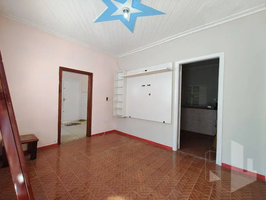 Casa com 3 quartos para alugar, 200m2 em Centro, Jau - SP - imagem 2 Foto 2 de Casa com 3 quartos para alugar, 200m2 em Centro, Jau - SP