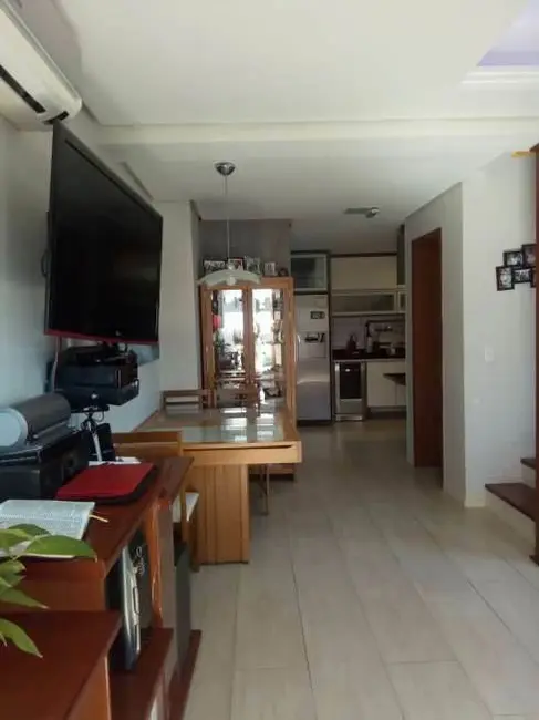 Foto 2 de Casa de Condomínio com 3 quartos à venda, 168m2 em Santo Antônio, Porto Alegre - RS