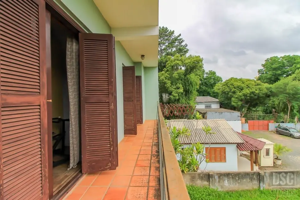 Casa com 3 quartos à venda, 299m2 em Glória, Porto Alegre - RS - imagem 3 Foto 3 de Casa com 3 quartos à venda, 299m2 em Glória, Porto Alegre - RS