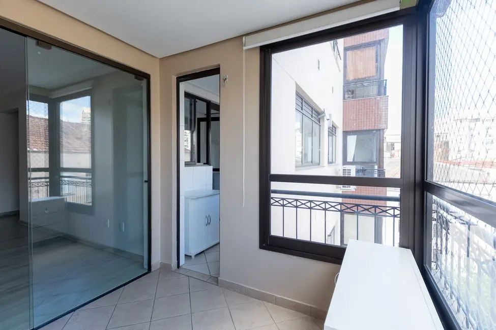 Foto 2 de Apartamento com 2 quartos à venda, 85m2 em Floresta, Porto Alegre - RS