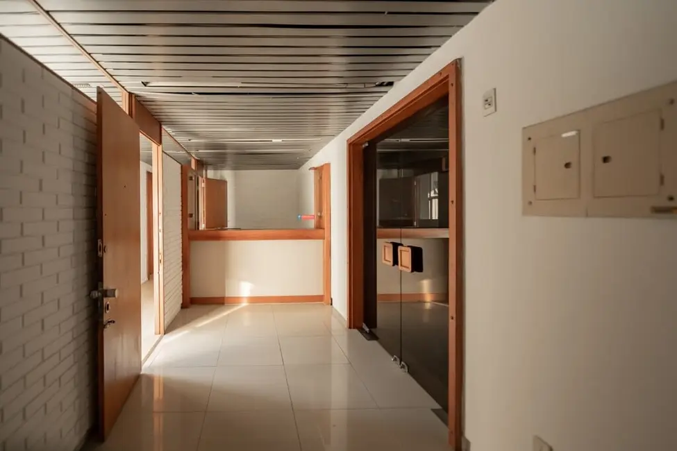 Sala Comercial à venda, 320m2 em Petrópolis, Porto Alegre - RS - imagem 4 Foto 4 de Sala Comercial à venda, 320m2 em Petrópolis, Porto Alegre - RS