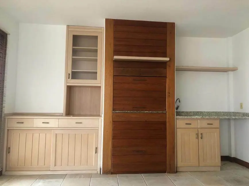 Cobertura com 4 quartos à venda, 214m2 em Petrópolis, Porto Alegre - RS - imagem 7 Foto 7 de Cobertura com 4 quartos à venda, 214m2 em Petrópolis, Porto Alegre - RS