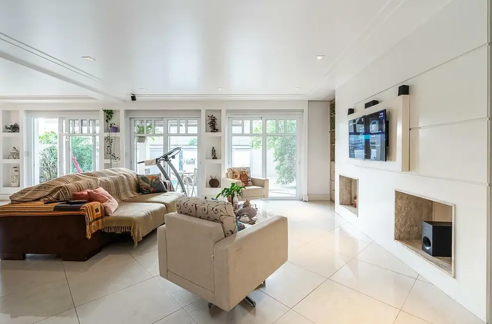 Casa de Condomínio com 5 quartos à venda, 375m2 em Jardim Carvalho, Porto Alegre - RS - imagem 2 Foto 2 de Casa de Condomínio com 5 quartos à venda, 375m2 em Jardim Carvalho, Porto Alegre - RS