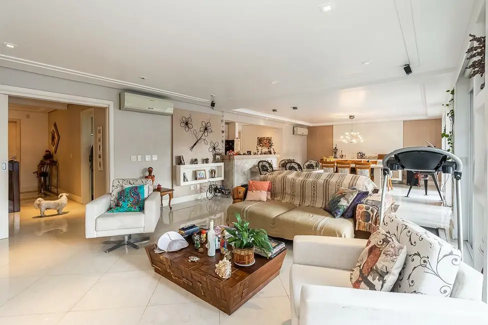 Casa de Condomínio com 5 quartos à venda, 375m2 em Jardim Carvalho, Porto Alegre - RS - imagem 7 Foto 7 de Casa de Condomínio com 5 quartos à venda, 375m2 em Jardim Carvalho, Porto Alegre - RS