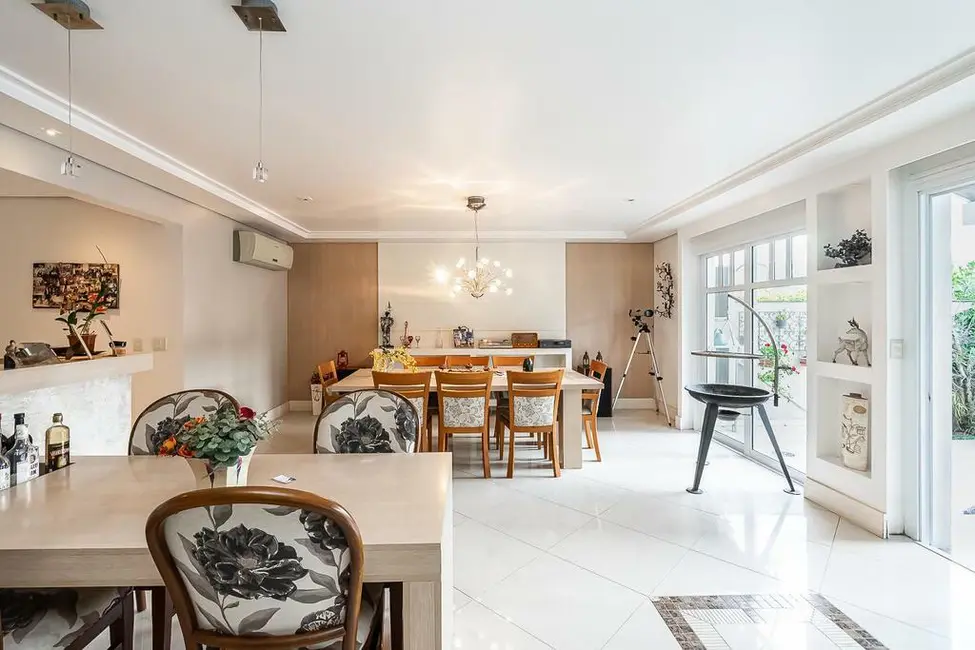 Casa de Condomínio com 5 quartos à venda, 375m2 em Jardim Carvalho, Porto Alegre - RS - imagem 8 Foto 8 de Casa de Condomínio com 5 quartos à venda, 375m2 em Jardim Carvalho, Porto Alegre - RS