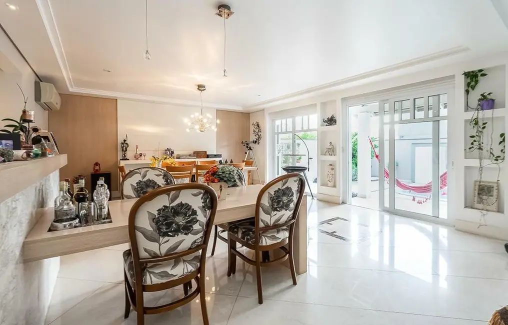 Casa de Condomínio com 5 quartos à venda, 375m2 em Jardim Carvalho, Porto Alegre - RS - imagem 5 Foto 5 de Casa de Condomínio com 5 quartos à venda, 375m2 em Jardim Carvalho, Porto Alegre - RS