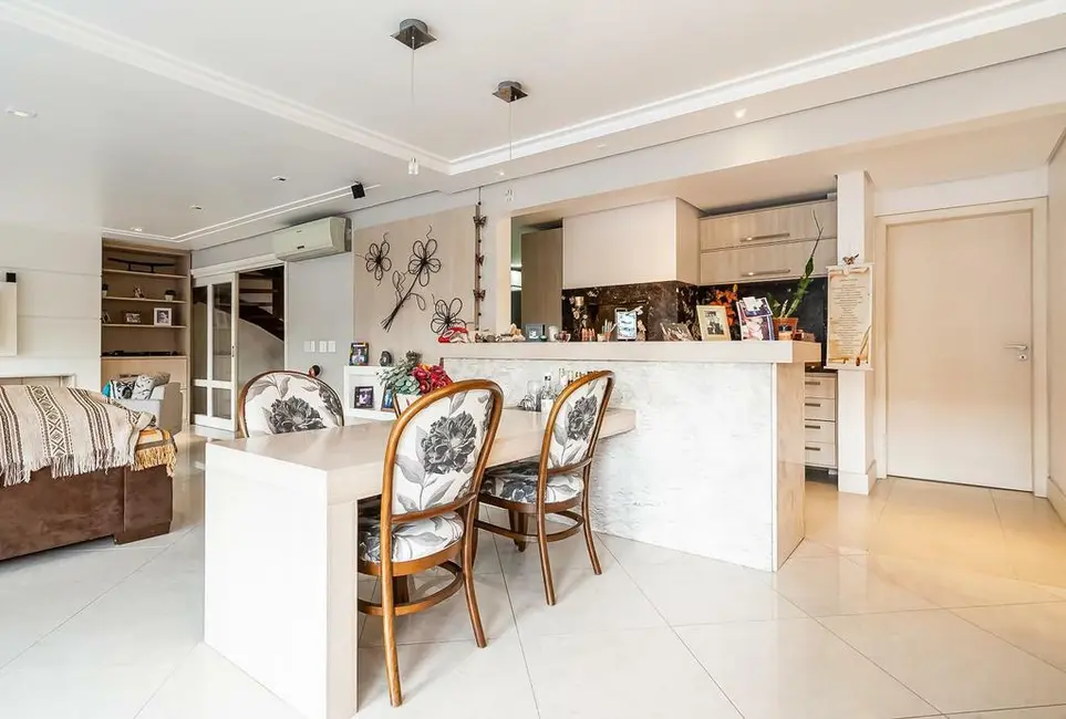 Casa de Condomínio com 5 quartos à venda, 375m2 em Jardim Carvalho, Porto Alegre - RS - imagem 9 Foto 9 de Casa de Condomínio com 5 quartos à venda, 375m2 em Jardim Carvalho, Porto Alegre - RS