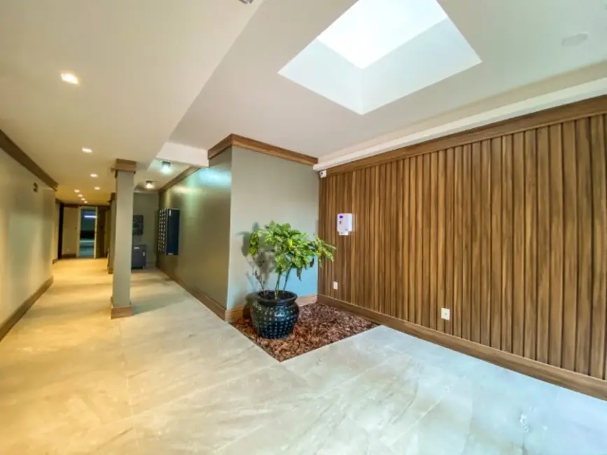 Foto 2 de Apartamento com 2 quartos à venda, 66m2 em Menino Deus, Porto Alegre - RS