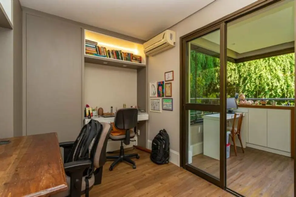 Apartamento com 3 quartos à venda, 125m2 em Menino Deus, Porto Alegre - RS - imagem 4 Foto 4 de Apartamento com 3 quartos à venda, 125m2 em Menino Deus, Porto Alegre - RS