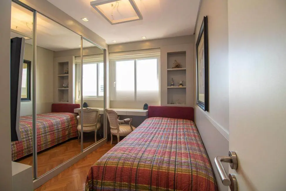 Apartamento com 3 quartos à venda, 112m2 em Petrópolis, Porto Alegre - RS - imagem 9 Foto 9 de Apartamento com 3 quartos à venda, 112m2 em Petrópolis, Porto Alegre - RS