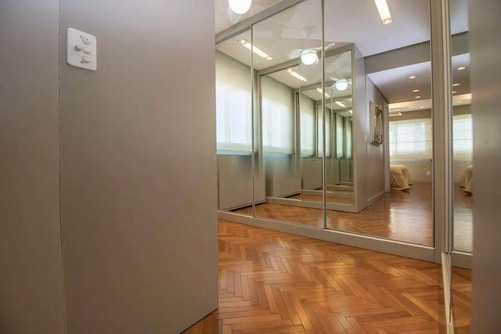 Apartamento com 3 quartos à venda, 112m2 em Petrópolis, Porto Alegre - RS - imagem 8 Foto 8 de Apartamento com 3 quartos à venda, 112m2 em Petrópolis, Porto Alegre - RS