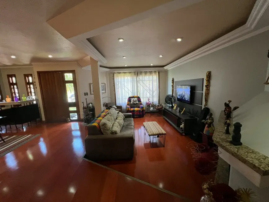 Casa com 3 quartos à venda, 307m2 em Estância Velha, Canoas - RS - imagem 5 Foto 5 de Casa com 3 quartos à venda, 307m2 em Estância Velha, Canoas - RS