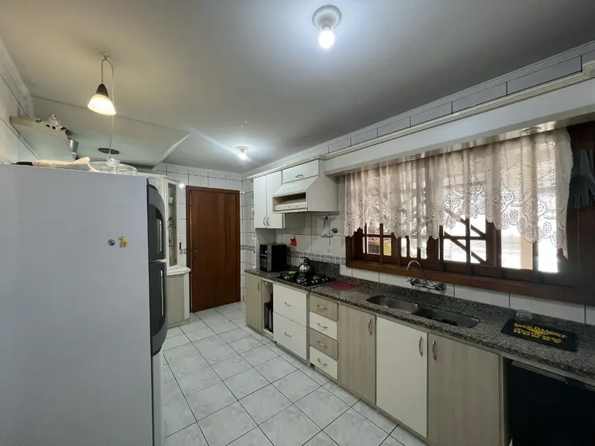 Casa com 3 quartos à venda, 307m2 em Estância Velha, Canoas - RS - imagem 9 Foto 9 de Casa com 3 quartos à venda, 307m2 em Estância Velha, Canoas - RS