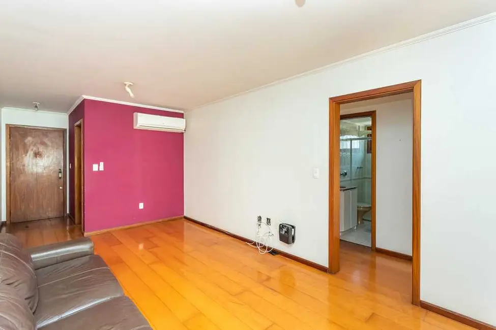Foto 2 de Apartamento com 2 quartos à venda, 85m2 em Passo da Areia, Porto Alegre - RS