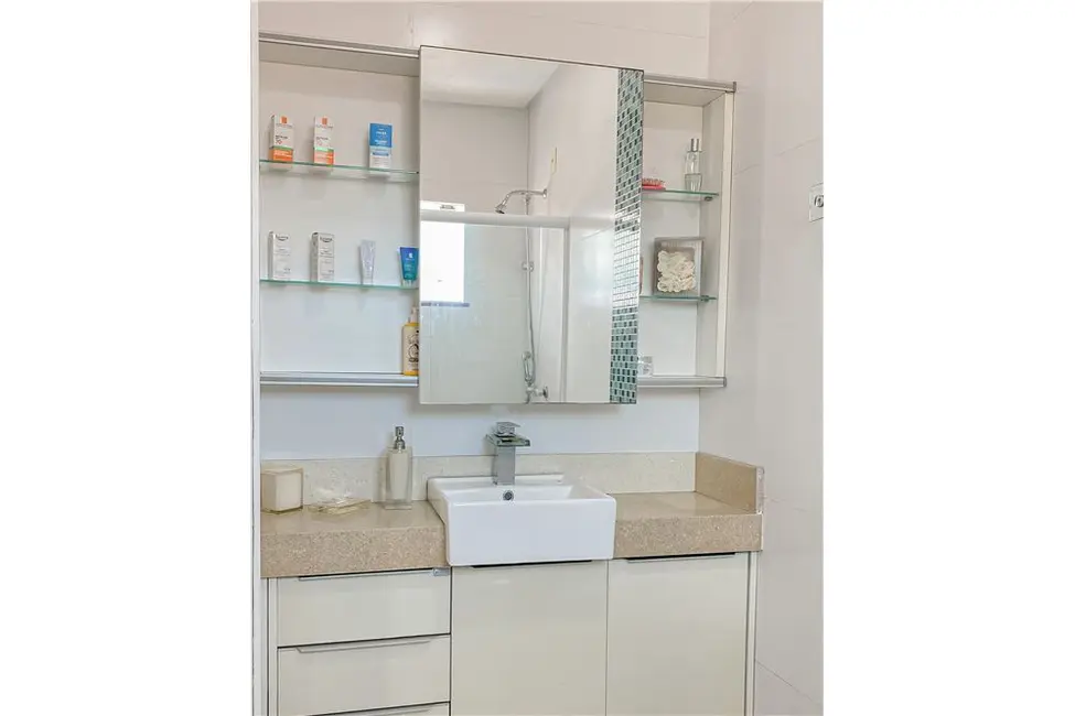 Casa com 4 quartos à venda, 284m2 em Centro, Balneario Camboriu - SC - imagem 6 Foto 6 de Casa com 4 quartos à venda, 284m2 em Centro, Balneario Camboriu - SC