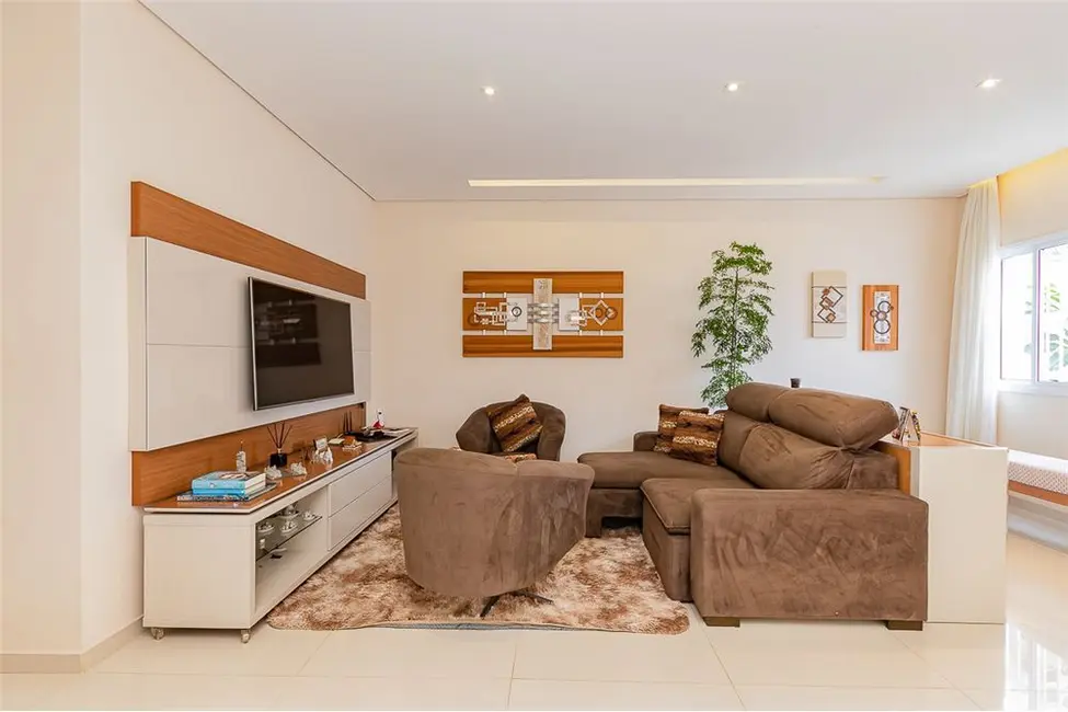 Foto 3 de Casa com 3 quartos à venda, 190m2 em Parque Imperial, São Paulo - SP