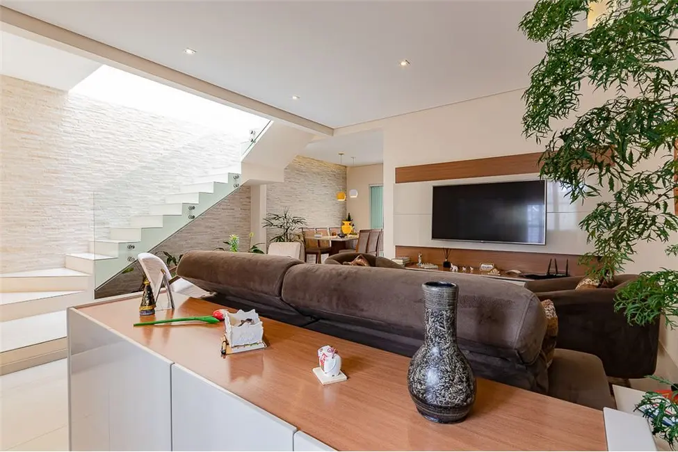 Foto 2 de Casa com 3 quartos à venda, 190m2 em Parque Imperial, São Paulo - SP