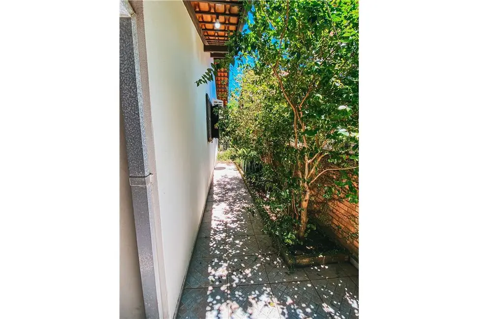 Casa com 2 quartos à venda, 200m2 em Bombinhas - SC - imagem 4 Foto 4 de Casa com 2 quartos à venda, 200m2 em Bombinhas - SC