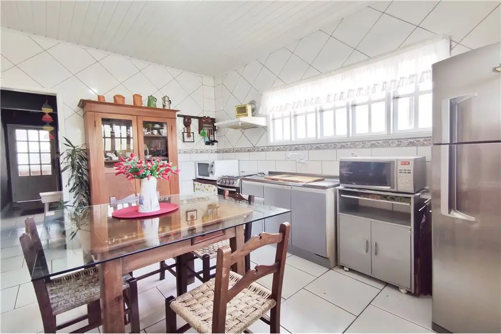 Casa com 2 quartos à venda, 121m2 em Partenon, Porto Alegre - RS - imagem 5 Foto 5 de Casa com 2 quartos à venda, 121m2 em Partenon, Porto Alegre - RS