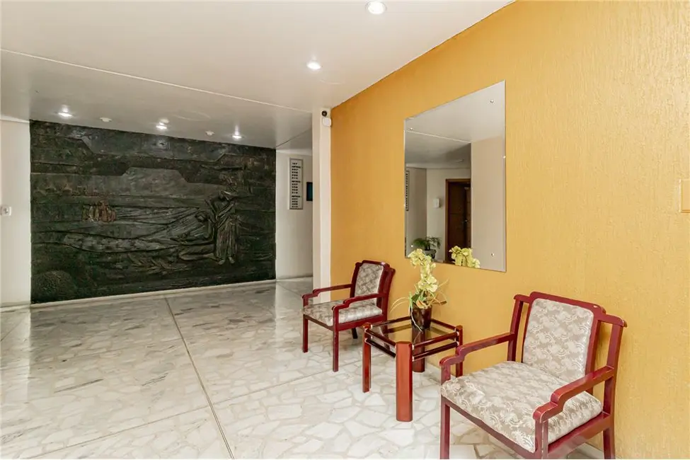 Foto 2 de Apartamento com 2 quartos à venda, 68m2 em Menino Deus, Porto Alegre - RS