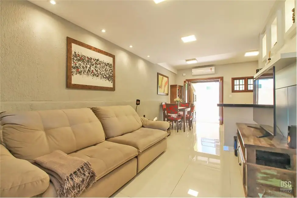 Foto 2 de Casa com 2 quartos à venda, 112m2 em Hípica, Porto Alegre - RS