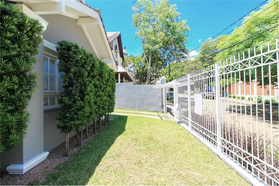 Casa com 3 quartos à venda, 250m2 em Ipanema, Porto Alegre - RS - imagem 4 Foto 4 de Casa com 3 quartos à venda, 250m2 em Ipanema, Porto Alegre - RS