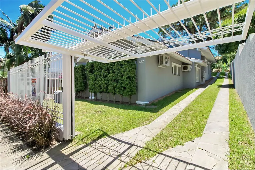 Foto 1 de Casa com 3 quartos à venda, 250m2 em Ipanema, Porto Alegre - RS