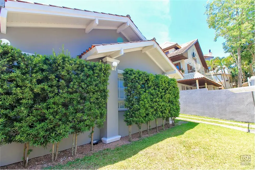 Casa com 3 quartos à venda, 250m2 em Ipanema, Porto Alegre - RS - imagem 3 Foto 3 de Casa com 3 quartos à venda, 250m2 em Ipanema, Porto Alegre - RS