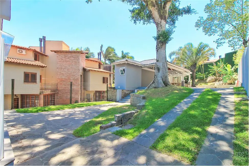Casa com 3 quartos à venda, 250m2 em Ipanema, Porto Alegre - RS - imagem 8 Foto 8 de Casa com 3 quartos à venda, 250m2 em Ipanema, Porto Alegre - RS