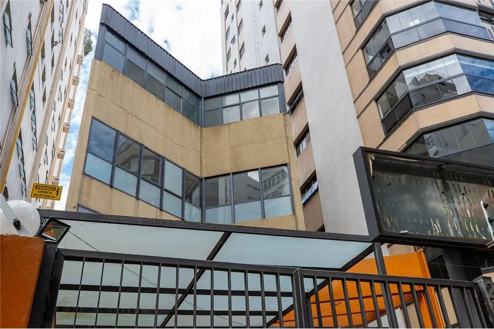 Casa com 8 quartos à venda, 1130m2 em Higienópolis, São Paulo - SP - imagem 3 Foto 3 de Casa com 8 quartos à venda, 1130m2 em Higienópolis, São Paulo - SP