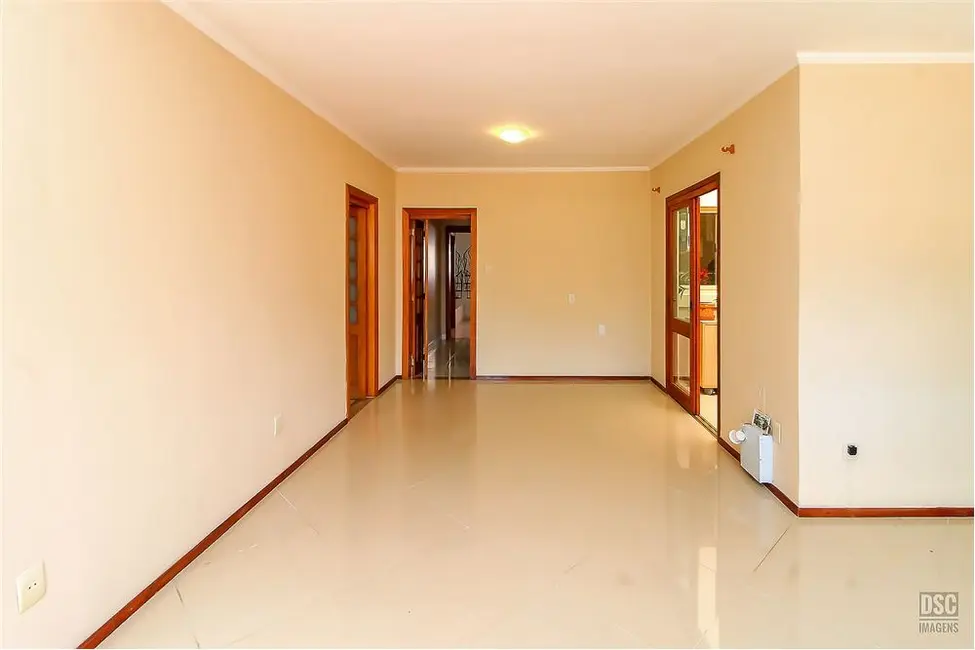 Casa com 3 quartos à venda, 200m2 em Passo da Areia, Porto Alegre - RS - imagem 6 Foto 6 de Casa com 3 quartos à venda, 200m2 em Passo da Areia, Porto Alegre - RS
