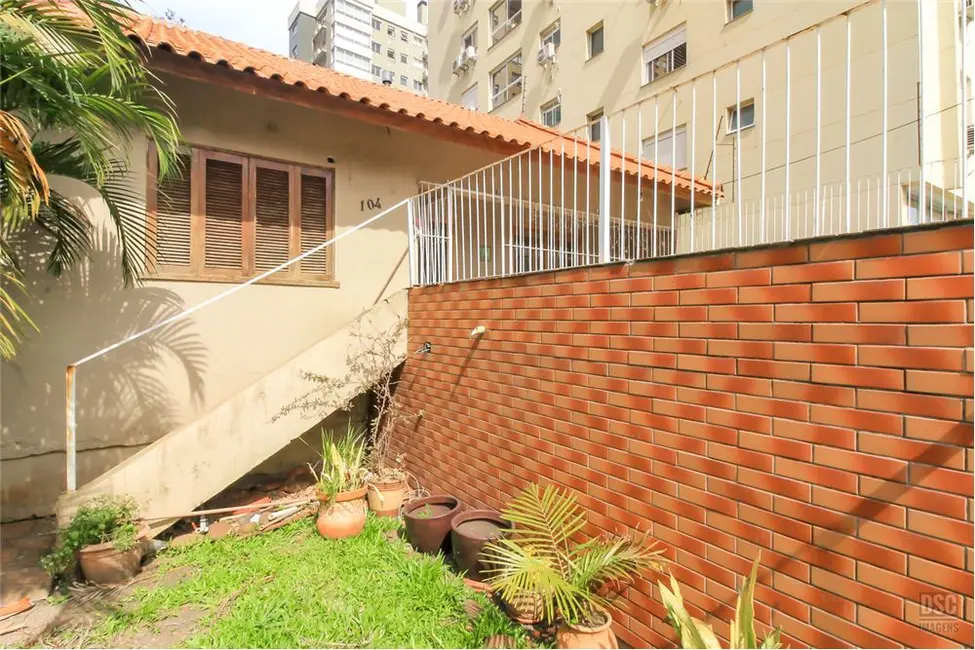 Casa com 3 quartos à venda, 200m2 em Passo da Areia, Porto Alegre - RS - imagem 3 Foto 3 de Casa com 3 quartos à venda, 200m2 em Passo da Areia, Porto Alegre - RS