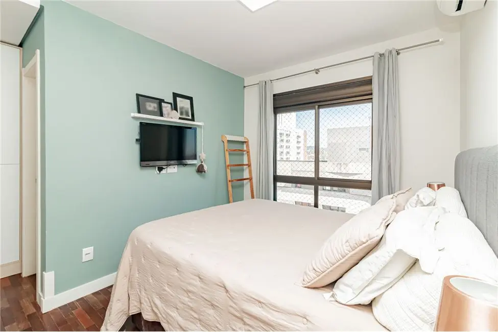 Apartamento com 3 quartos à venda, 90m2 em Menino Deus, Porto Alegre - RS - imagem 9 Foto 9 de Apartamento com 3 quartos à venda, 90m2 em Menino Deus, Porto Alegre - RS