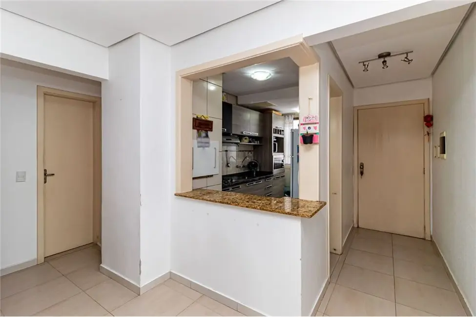 Apartamento com 2 quartos à venda, 76m2 em Centro Histórico, Porto Alegre - RS - imagem 3 Foto 3 de Apartamento com 2 quartos à venda, 76m2 em Centro Histórico, Porto Alegre - RS