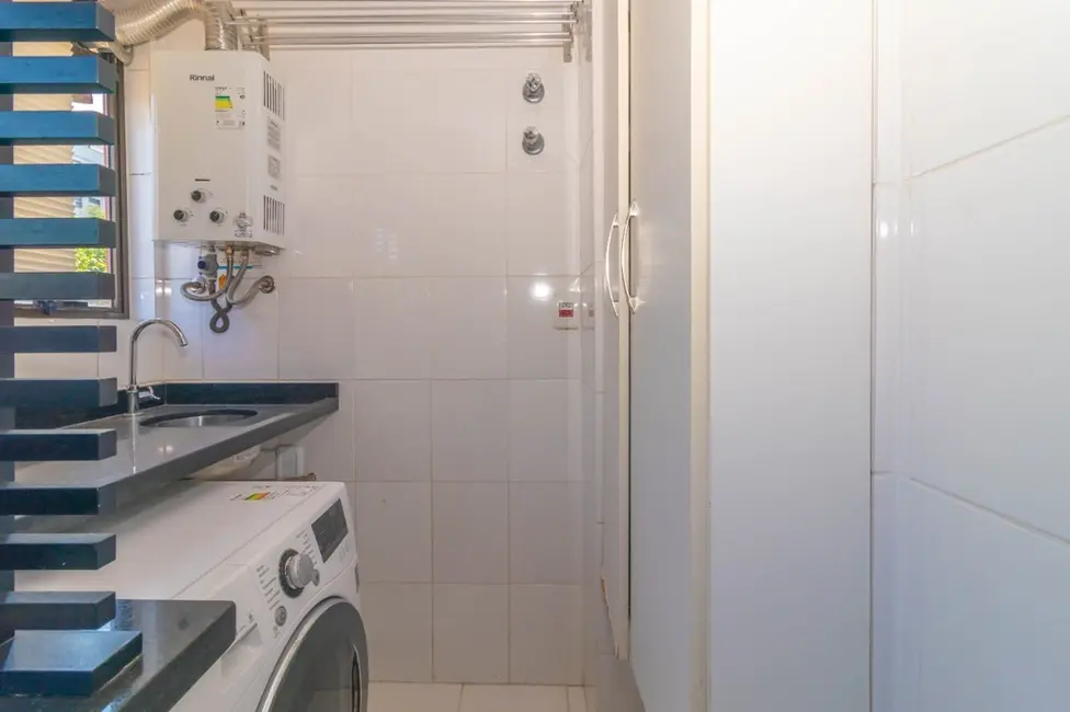 Apartamento com 2 quartos à venda, 81m2 em Passo da Areia, Porto Alegre - RS - imagem 4 Foto 4 de Apartamento com 2 quartos à venda, 81m2 em Passo da Areia, Porto Alegre - RS