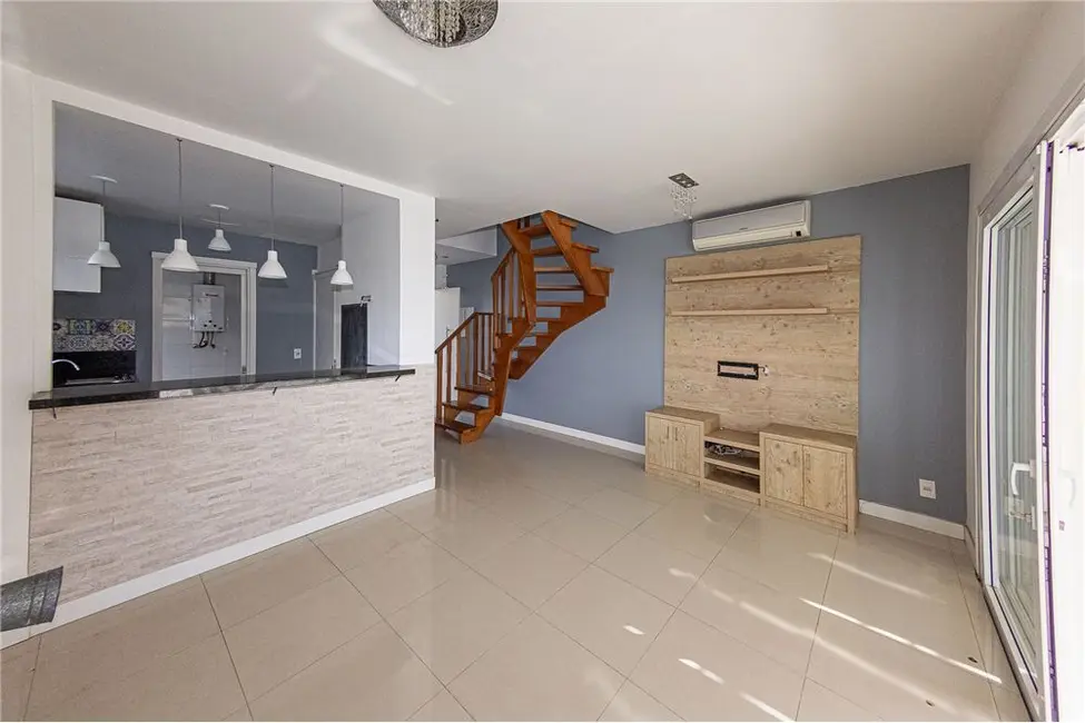 Foto 2 de Casa com 3 quartos à venda, 140m2 em Lomba do Pinheiro, Porto Alegre - RS
