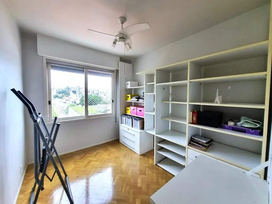 Apartamento com 3 quartos à venda, 98m2 em Rio Branco, Porto Alegre - RS - imagem 7 Foto 7 de Apartamento com 3 quartos à venda, 98m2 em Rio Branco, Porto Alegre - RS