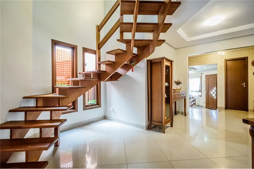 Casa de Condomínio com 3 quartos à venda, 257m2 em São Lucas, Viamao - RS - imagem 8 Foto 8 de Casa de Condomínio com 3 quartos à venda, 257m2 em São Lucas, Viamao - RS