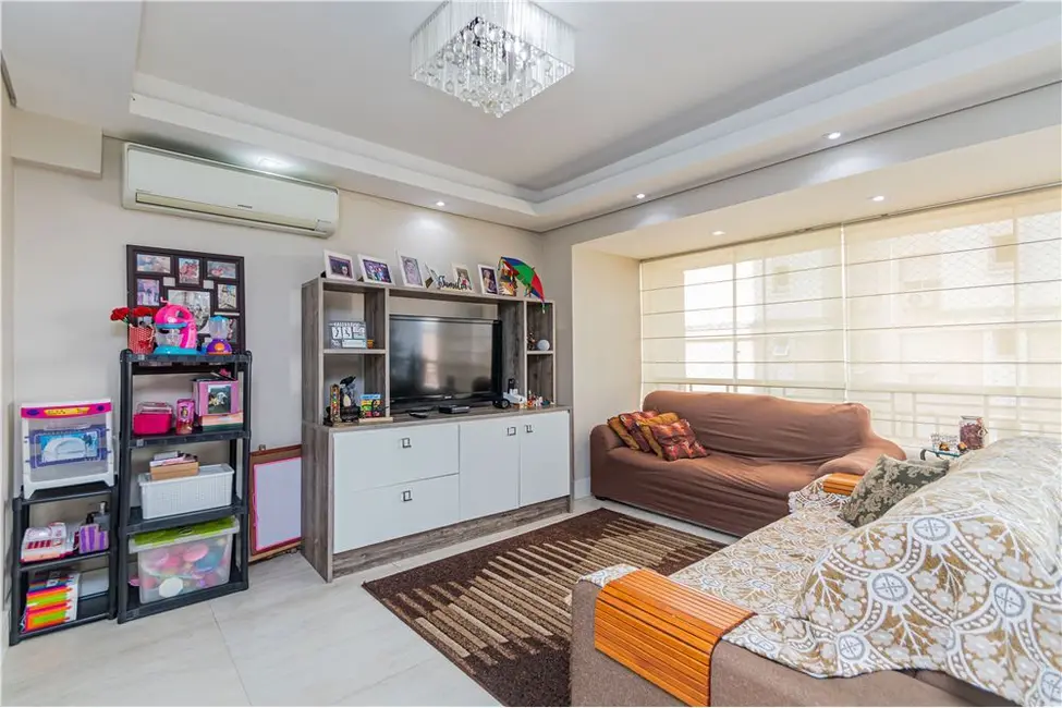 Foto 2 de Apartamento com 3 quartos à venda, 106m2 em Passo da Areia, Porto Alegre - RS