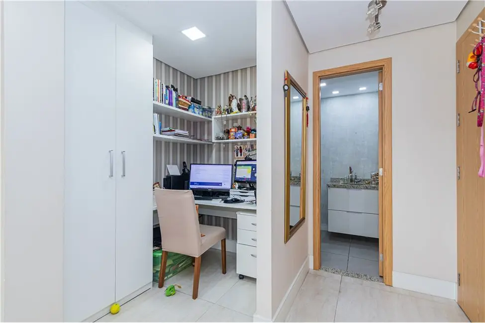 Foto 9 de Apartamento com 3 quartos à venda, 106m2 em Passo da Areia, Porto Alegre - RS