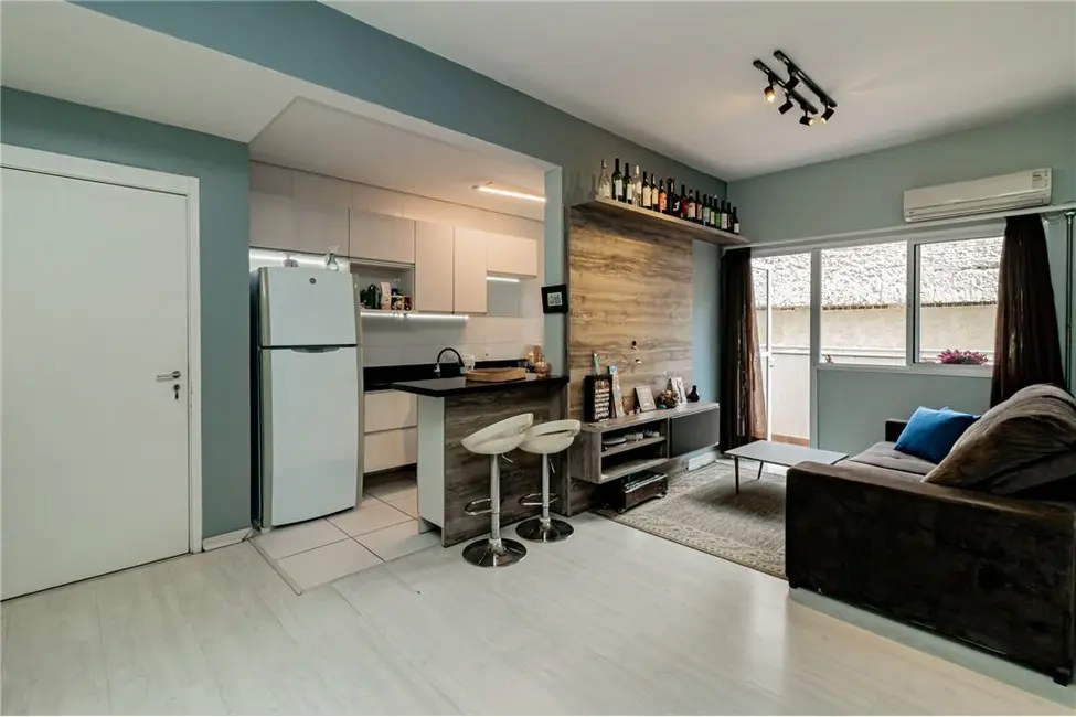 Foto 9 de Apartamento com 2 quartos à venda, 70m2 em Passo da Areia, Porto Alegre - RS