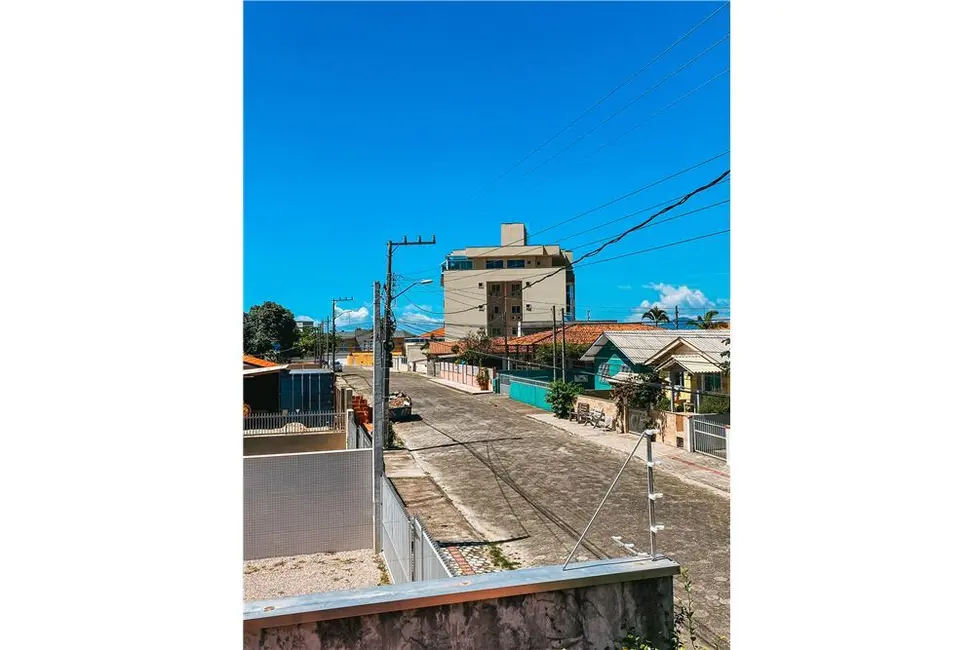 Casa com 3 quartos à venda, 216m2 em Bombinhas - SC - imagem 6 Foto 6 de Casa com 3 quartos à venda, 216m2 em Bombinhas - SC