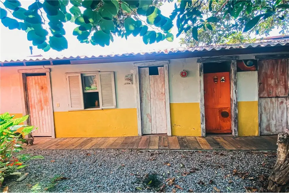 Casa com 3 quartos à venda, 216m2 em Bombinhas - SC - imagem 3 Foto 3 de Casa com 3 quartos à venda, 216m2 em Bombinhas - SC