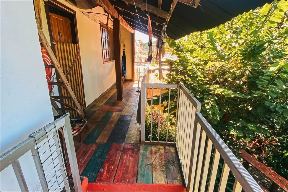 Casa com 3 quartos à venda, 216m2 em Bombinhas - SC - imagem 4 Foto 4 de Casa com 3 quartos à venda, 216m2 em Bombinhas - SC