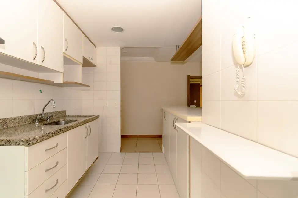 Apartamento com 3 quartos à venda, 83m2 em Passo da Areia, Porto Alegre - RS - imagem 7 Foto 7 de Apartamento com 3 quartos à venda, 83m2 em Passo da Areia, Porto Alegre - RS