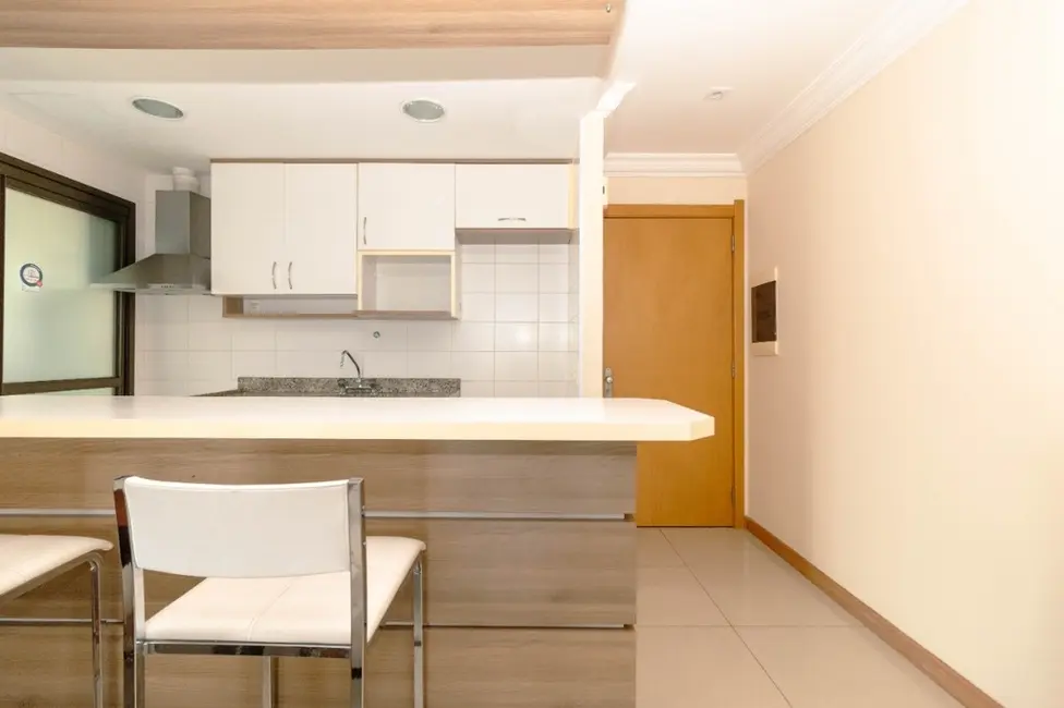 Apartamento com 3 quartos à venda, 83m2 em Passo da Areia, Porto Alegre - RS - imagem 5 Foto 5 de Apartamento com 3 quartos à venda, 83m2 em Passo da Areia, Porto Alegre - RS