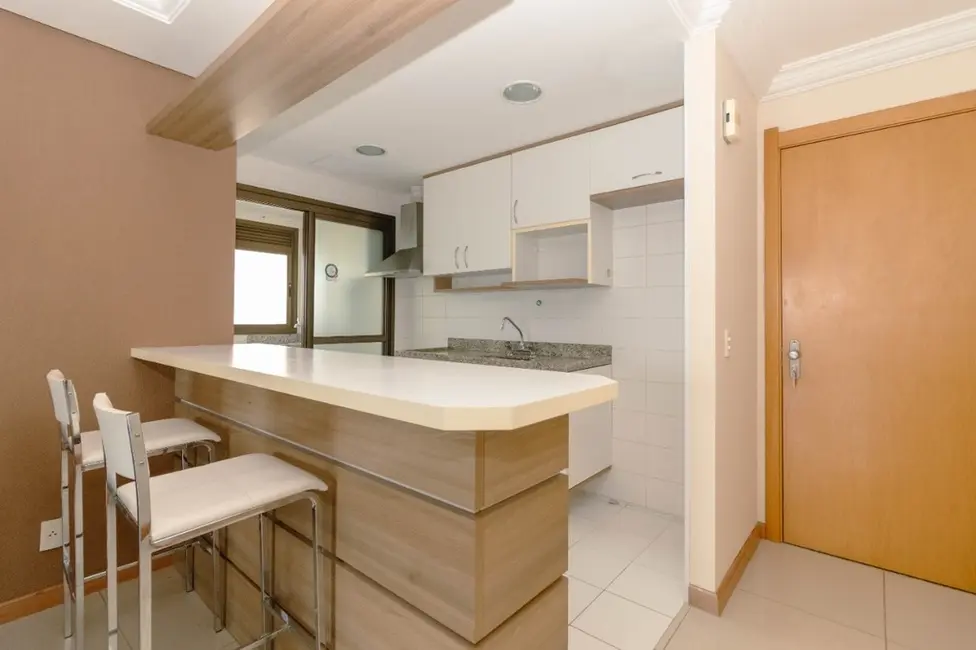 Apartamento com 3 quartos à venda, 83m2 em Passo da Areia, Porto Alegre - RS - imagem 6 Foto 6 de Apartamento com 3 quartos à venda, 83m2 em Passo da Areia, Porto Alegre - RS