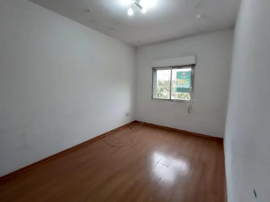 Foto 3 de Apartamento com 2 quartos à venda, 54m2 em São Sebastião, Porto Alegre - RS