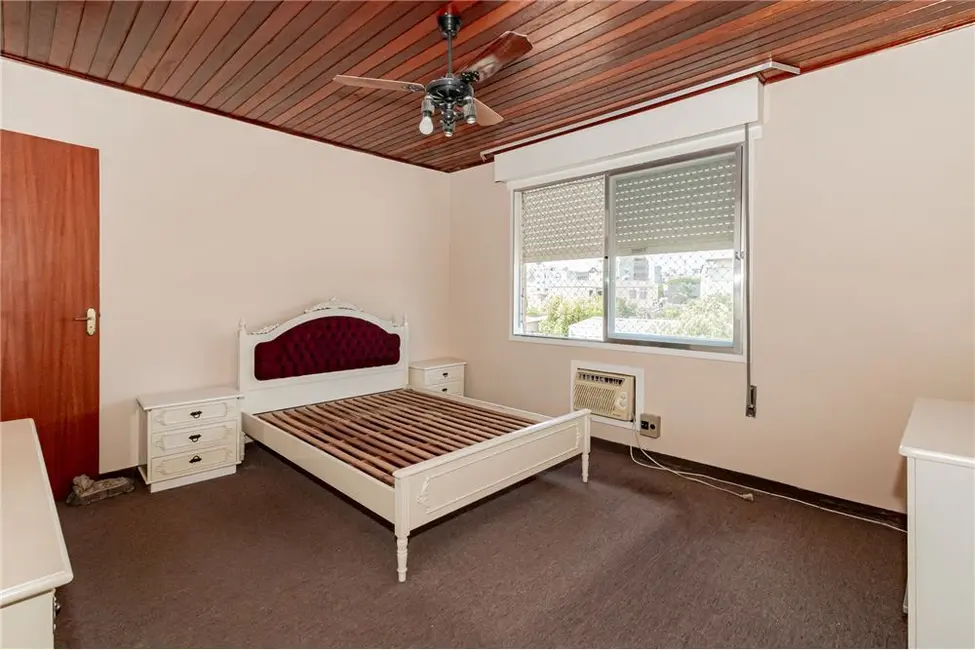 Apartamento com 2 quartos à venda, 82m2 em Passo da Areia, Porto Alegre - RS - imagem 5 Foto 5 de Apartamento com 2 quartos à venda, 82m2 em Passo da Areia, Porto Alegre - RS